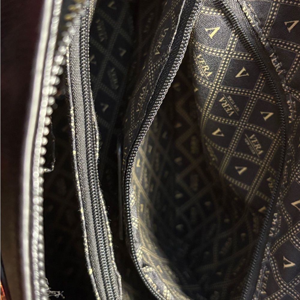 Elegant Black Vera Wang Handbag - Picture 12 of 16